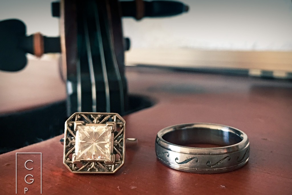 violin wedding rings